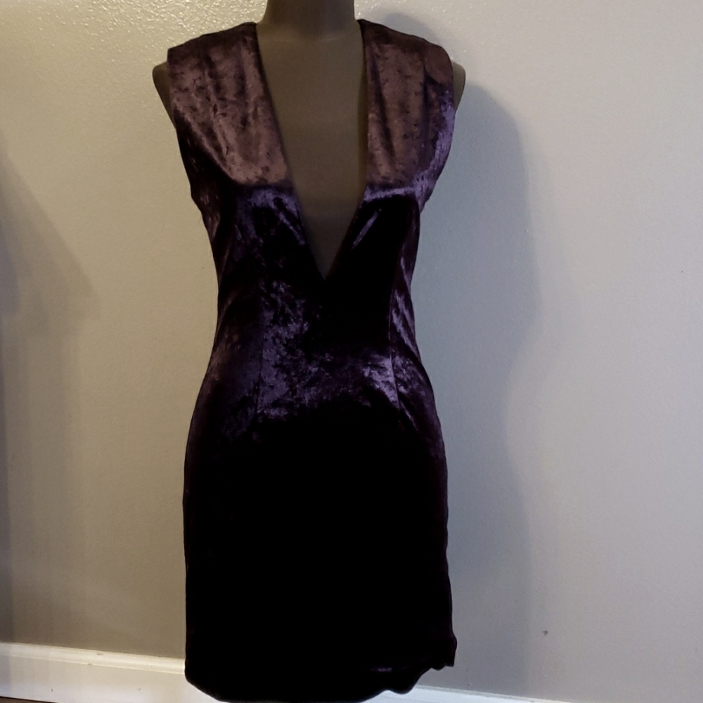 Forever 21 sleeveless sleepless plunge dress small